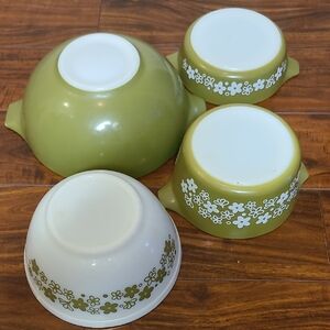 Vintage Pyrex Green Floral Mixing Bowl Set